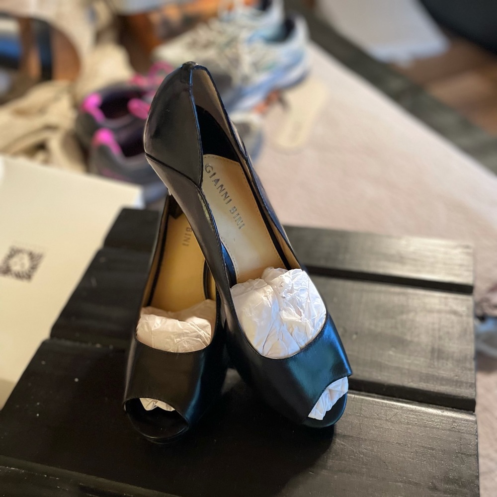 Gently used Gianni Bini Peep toe pumps